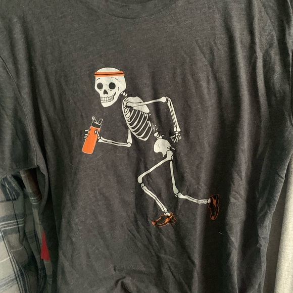 5 T-Shirts. Mystery T-Shirt Packs. May include vintage, new, and or preowned. - Picture 6 of 16